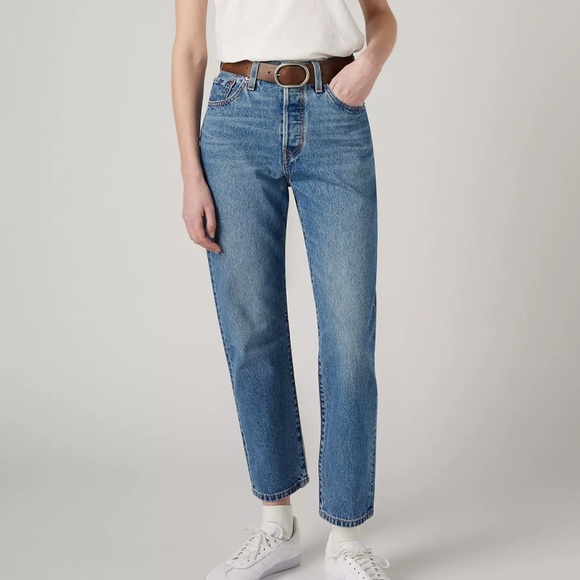 Levi's 501 Original Cropped Women's Jeans Premium Medium Blue Denim Size 31 X 26 - Picture 1 of 10